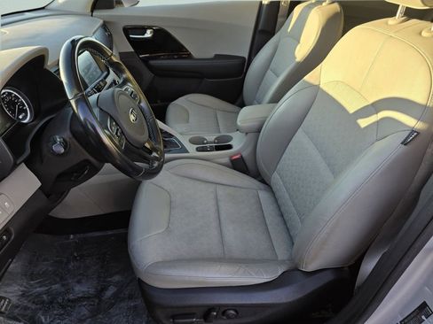 Used 2019 Kia Niro EX image 34