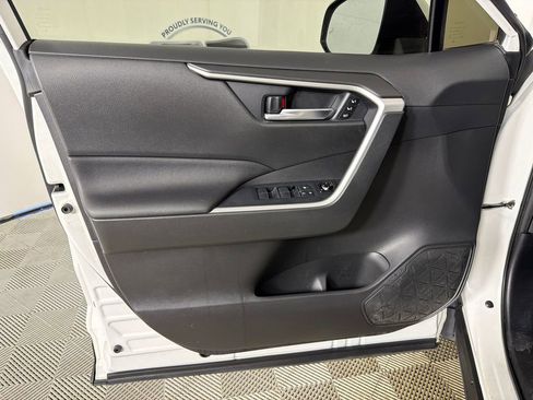 Used 2020 Toyota RAV4 XLE Premium image 11