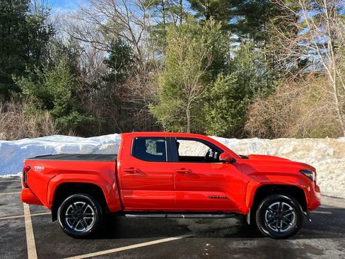 Used 2024 Toyota Tacoma TRD Sport w/ TRD Sport Premium Package image 6