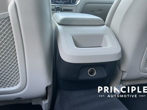 Used 2019 Volvo S60 T5 Momentum w/ Premium Package image 31