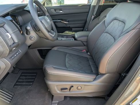 New 2026 Nissan Pathfinder Platinum FWD image 12