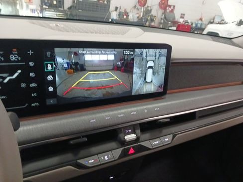 Used 2024 Kia EV9 Land image 8