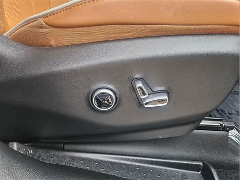 Used 2025 Chrysler Pacifica Pinnacle image 60