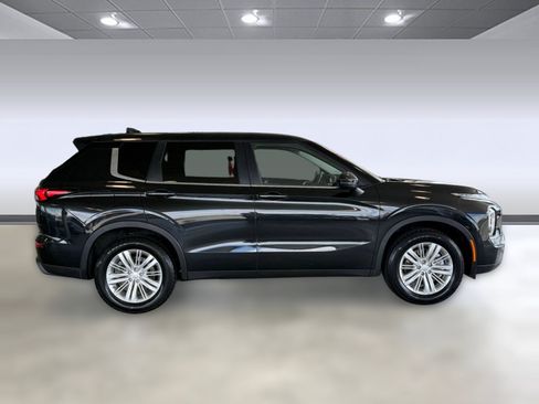 Used 2024 Mitsubishi Outlander ES FWD image 8
