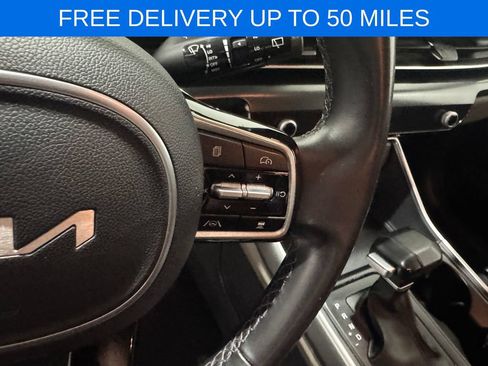 Used 2025 Kia Carnival FWD image 7
