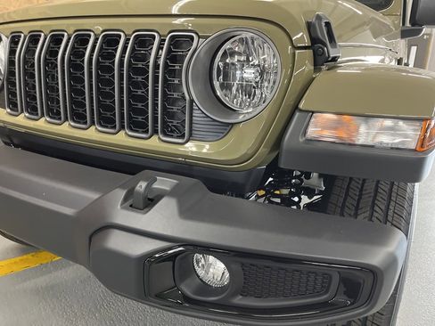 New 2026 Jeep Gladiator Sport image 12