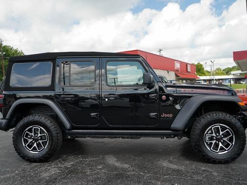 Used 2024 Jeep Wrangler Unlimited Rubicon w/ Technology Group AWD/4WD image 2