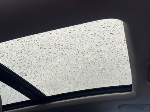 Used 2023 GMC Terrain SLT w/ Infotainment Package II image 16