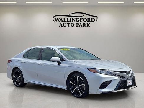 Used 2018 Toyota Camry XSE FWD image 3
