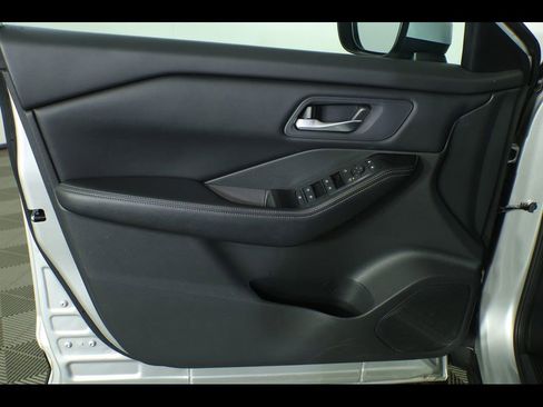 Used 2025 Nissan Rogue SV AWD/4WD image 21