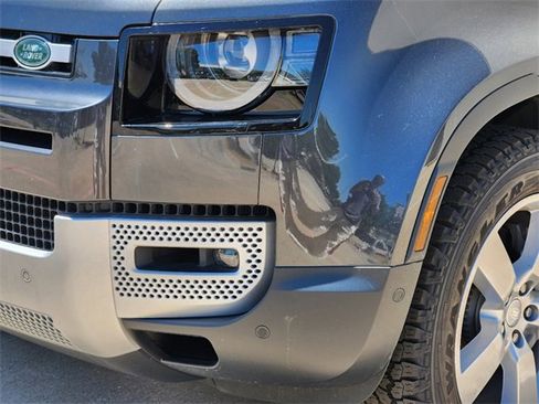 New 2024 Land Rover Defender 110 S image 8