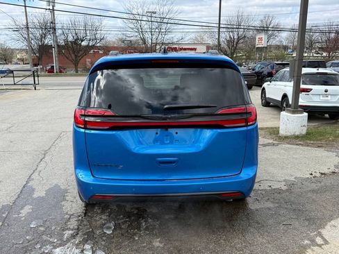 New 2026 Chrysler Pacifica Select FWD image 7