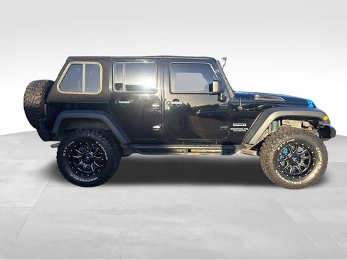 Used 2012 Jeep Wrangler Unlimited Sport w/ Max Tow Pkg AWD/4WD image 8
