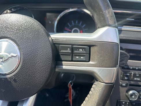 Used 2013 Ford Mustang Convertible RWD image 31