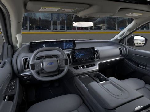 New 2026 Ford Expedition Active image 9