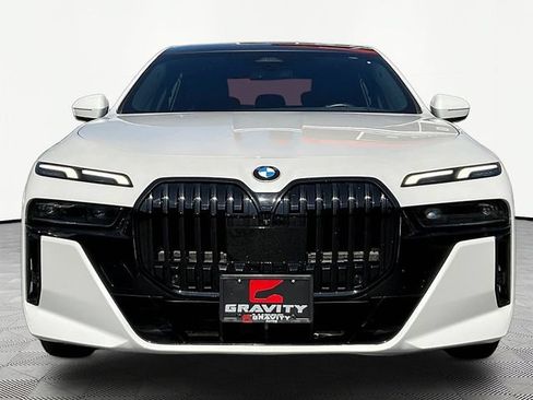 Used 2023 BMW 740i w/ Parking Assistance Package RWD image 2