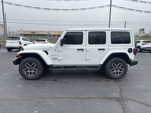 Used 2024 Jeep Wrangler Unlimited Sahara w/ Technology Group AWD/4WD image 7