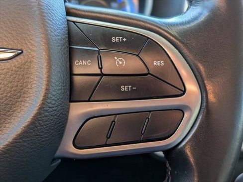 Certified 2022 Chrysler 300 Touring L image 12