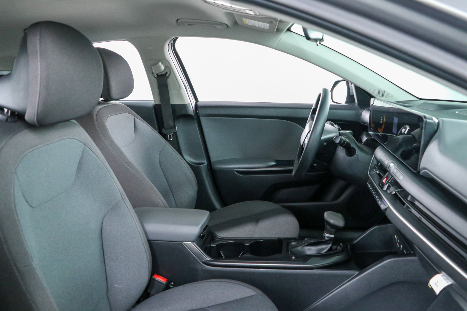 Used 2025 Kia K4 FWD image 26