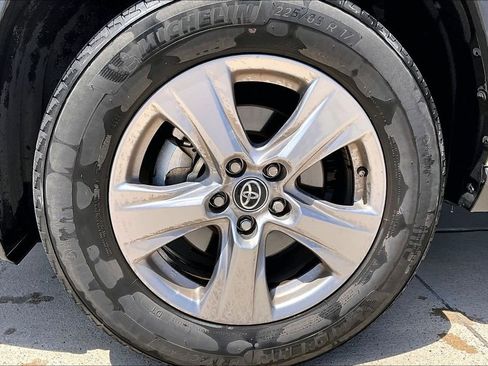 Used 2025 Toyota RAV4 XLE FWD image 11