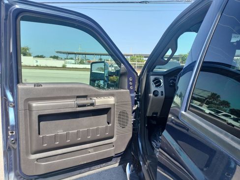 Used 2016 Ford F250 Lariat w/ Lariat Ultimate Package AWD/4WD image 12