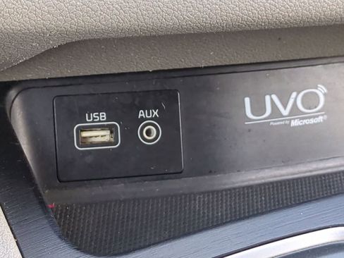 Used 2015 Kia Sedona LX FWD image 30