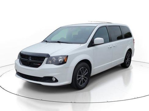 Used 2018 Dodge Grand Caravan SE FWD image 2