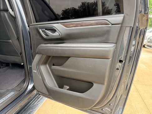 Used 2022 Chevrolet Suburban LT RWD image 25