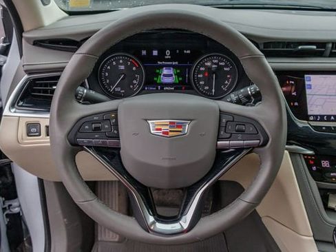 Used 2025 Cadillac XT6 Premium Luxury w/ Technology Package AWD/4WD image 18