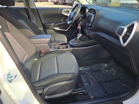 Used 2024 Kia Soul LX w/ Option Group 015 image 7