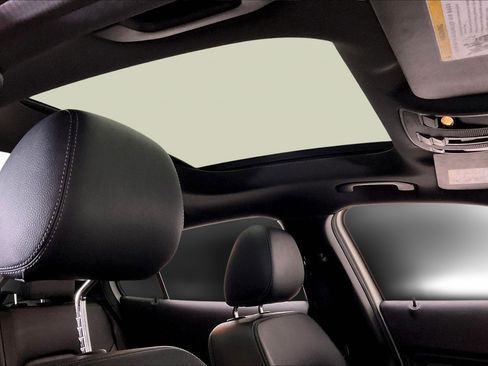 Used 2018 Mercedes-Benz GLA 250 4MATIC image 24