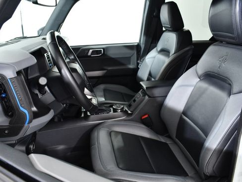 Used 2023 Ford Bronco Black Diamond AWD/4WD image 6