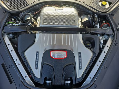 Used 2020 Porsche Panamera GTS image 32