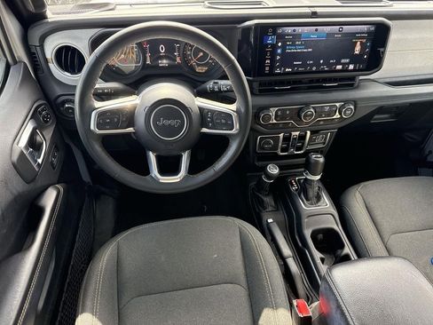 Used 2024 Jeep Wrangler Sahara image 18