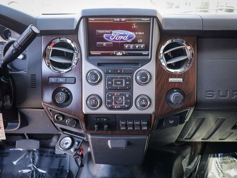 Used 2015 Ford F250 Lariat w/ Lariat Interior Package AWD/4WD image 18
