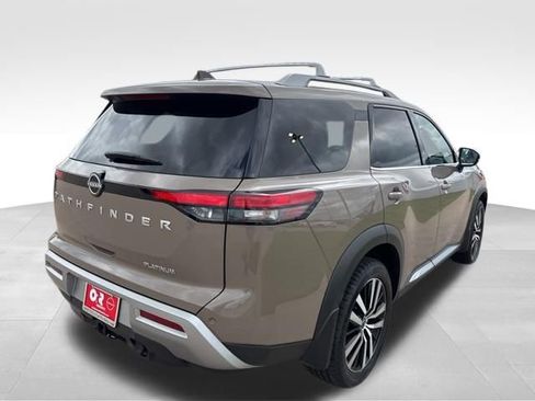 Used 2024 Nissan Pathfinder Platinum FWD image 5