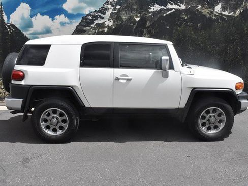 Used 2013 Toyota FJ Cruiser 4WD w/ Upgrade Pkg image 2