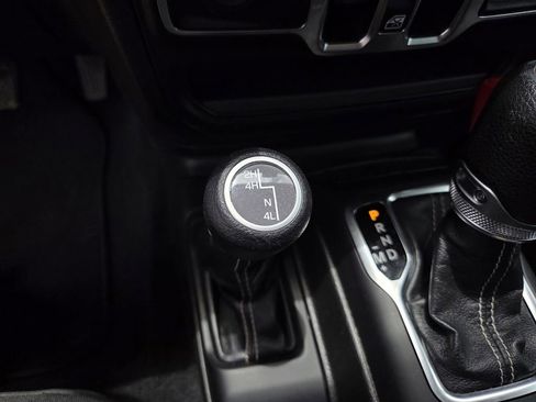 Used 2023 Jeep Gladiator Overland AWD/4WD image 17
