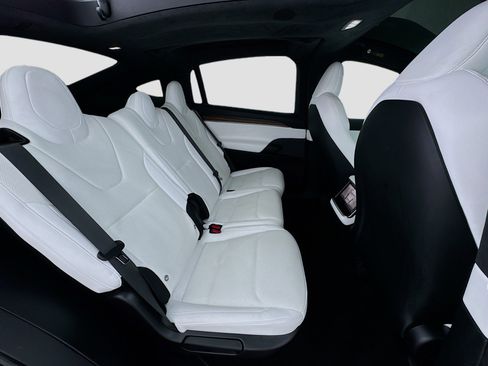 Used 2022 Tesla Model X image 17