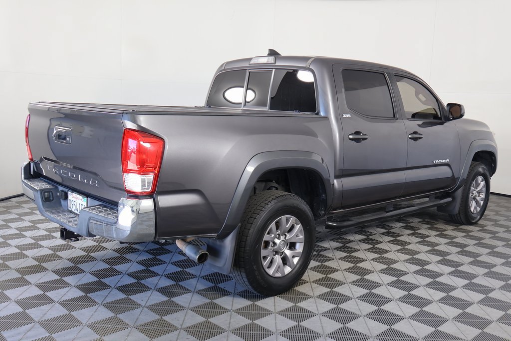 Used 2017 Toyota Tacoma SR5 w/ SR5 Appearance Package (SM) RWD image 4