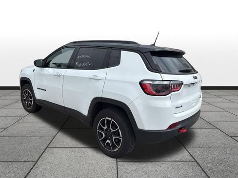 Used 2025 Jeep Compass Trailhawk AWD/4WD image 37