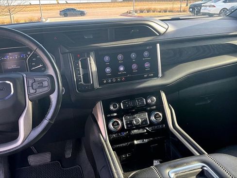 Used 2021 GMC Yukon Denali w/ Denali Premium Package image 8