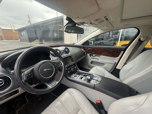 Used 2013 Jaguar XJ image 6