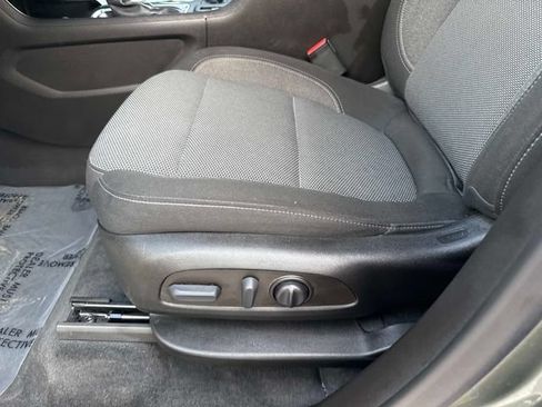 Used 2022 Chevrolet Traverse LT FWD image 17