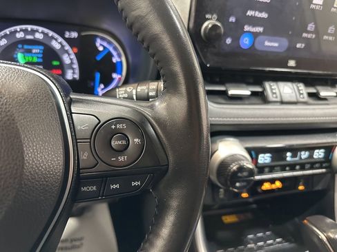 Used 2023 Toyota RAV4 XLE Premium image 30