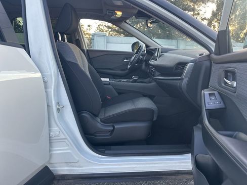 Used 2023 Nissan Rogue SV image 11