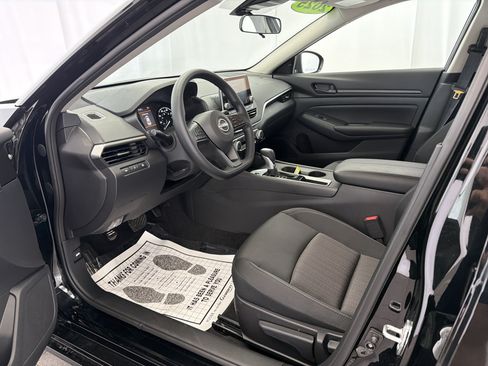 Used 2025 Nissan Altima 2.5 S FWD image 7