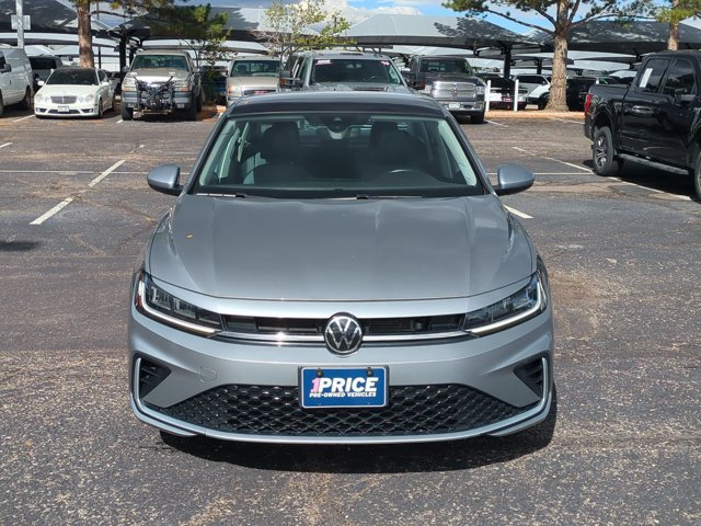 Used 2025 Volkswagen Jetta SE FWD image 2