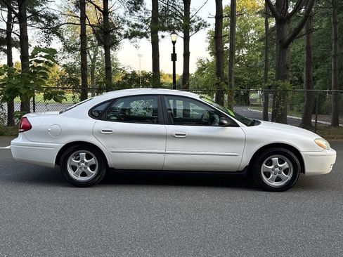 Used 2004 Ford Taurus SES FWD image 4