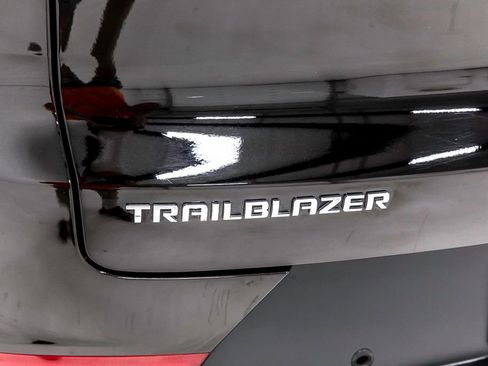 Used 2022 Chevrolet TrailBlazer LT w/ Driver Confidence Package FWD image 5